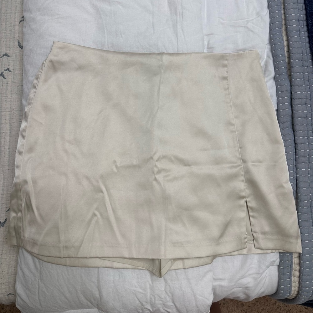 Abercrombie & Fitch Cream Mini Skort